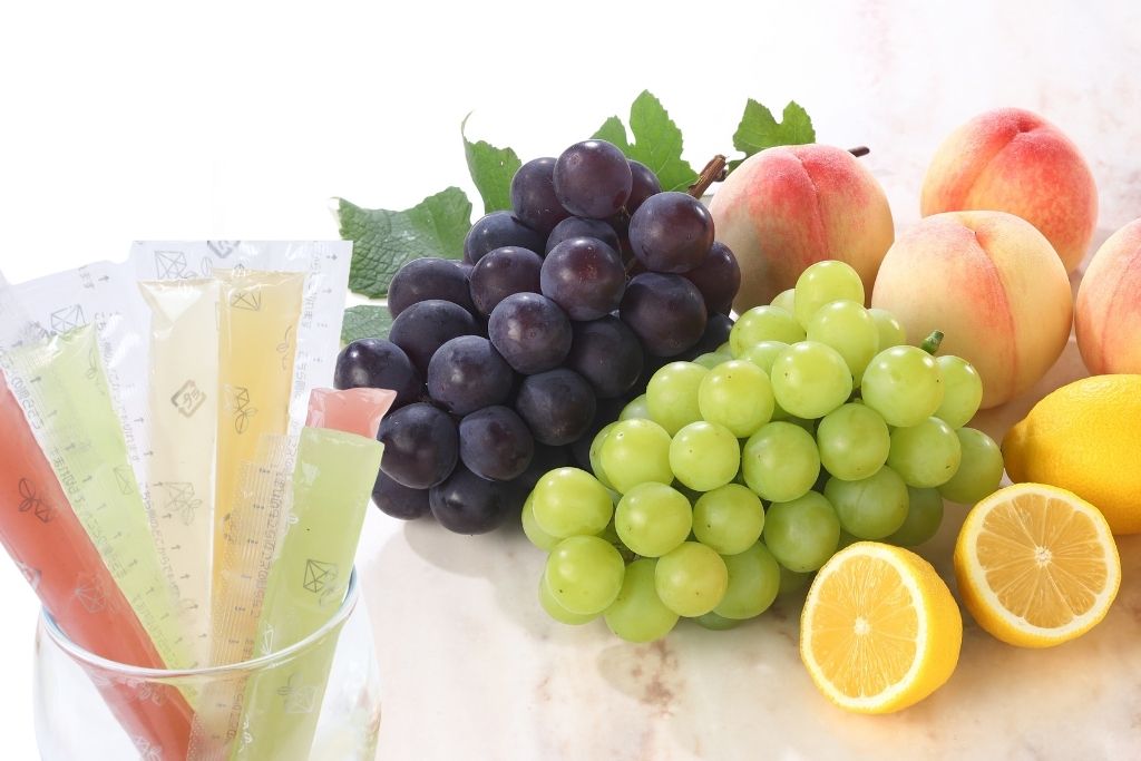 生のフルーツの食感や味わいをスティックゼリーで